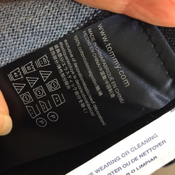 Tommy Hilfiger Men Crew V-neck Pullover Sweater - Picture 6 of 6